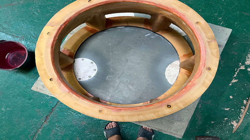 Rubber lined tank base